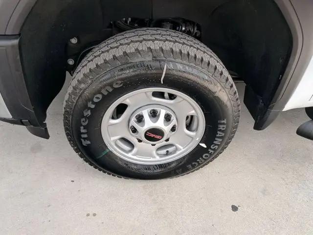 2025 GMC Sierra 2500HD 4WD Crew Cab Long Bed Pro