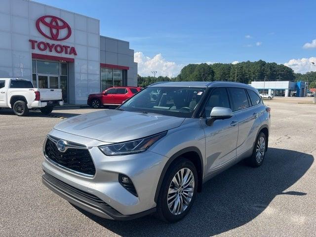2023 Toyota Highlander Hybrid Platinum