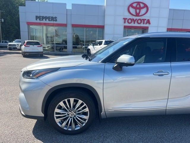 2023 Toyota Highlander Hybrid Platinum
