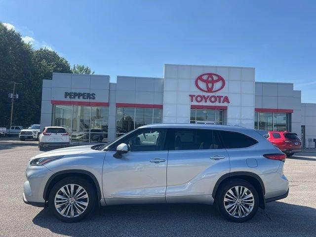 2023 Toyota Highlander Hybrid Platinum