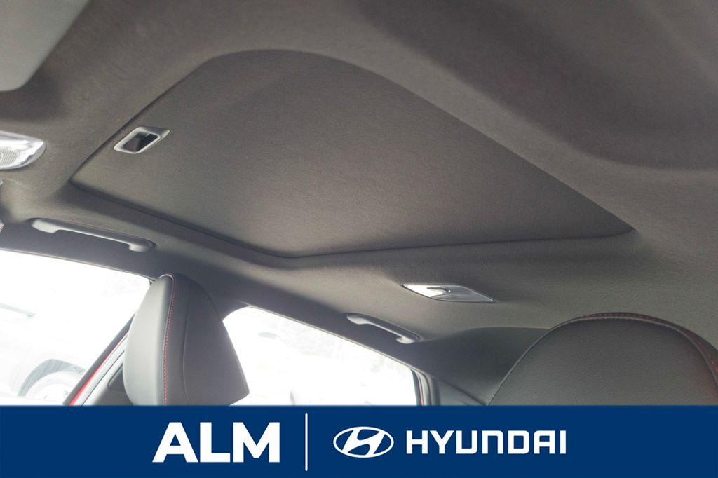 2025 Hyundai Elantra N Line - Photo 14