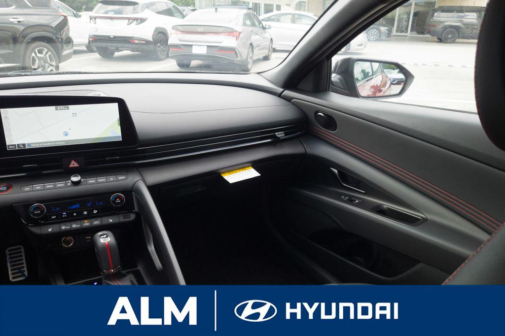 2025 Hyundai Elantra N Line - Photo 17