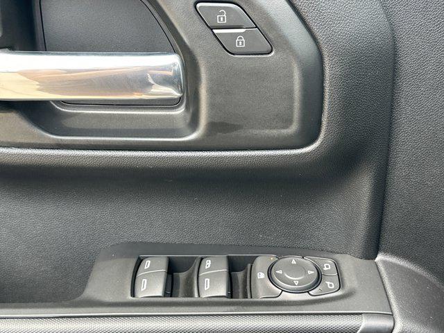 2025 Chevrolet Silverado 1500 4WD Crew Cab Short Bed Custom