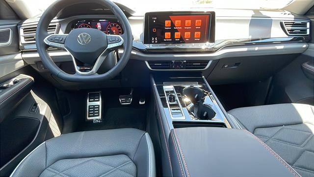 2025 Volkswagen Atlas 2.0T Peak Edition