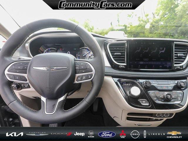 2022 Chrysler Pacifica Hybrid Touring L
