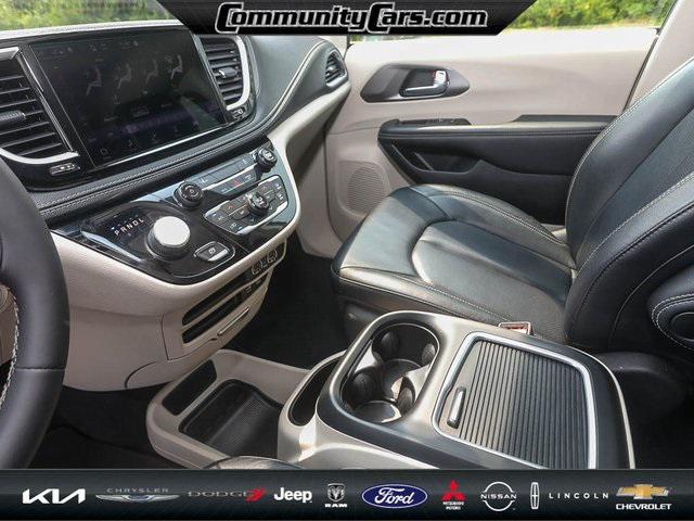 2022 Chrysler Pacifica Hybrid Touring L