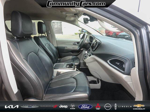 2022 Chrysler Pacifica Hybrid Touring L