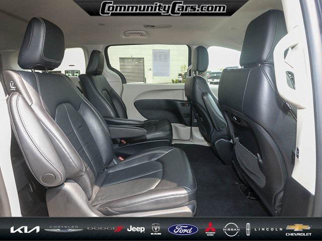 2022 Chrysler Pacifica Hybrid Touring L