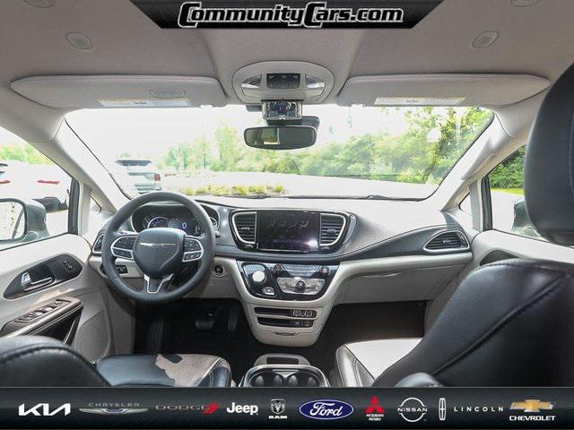 2022 Chrysler Pacifica Hybrid Touring L