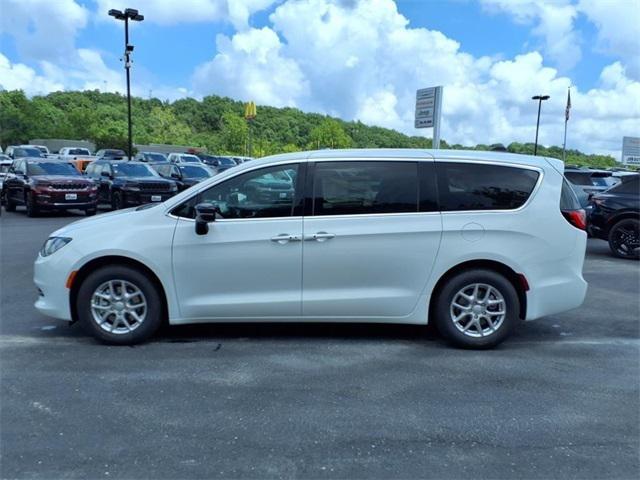 2025 Chrysler Voyager VOYAGER LX
