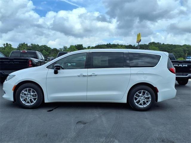 2025 Chrysler Voyager VOYAGER LX