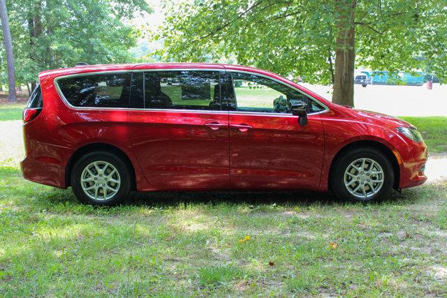2025 Chrysler Voyager VOYAGER LX
