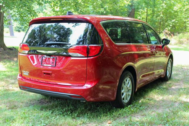 2025 Chrysler Voyager VOYAGER LX