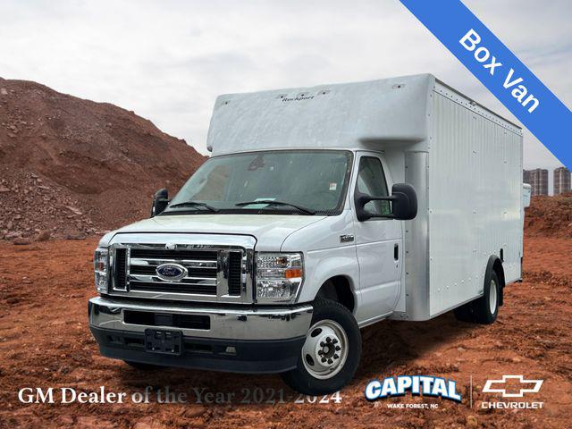 2023 Ford E-450 Cutaway Base