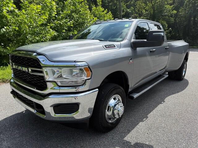 2024 RAM 3500 Tradesman Crew Cab 4x4 8 Box