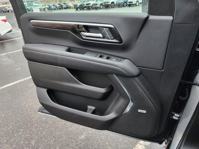 2025 Chevrolet Suburban 4WD Premier