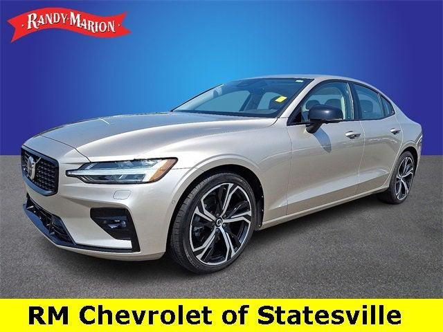 2024 Volvo S60 B5 Plus Dark Theme