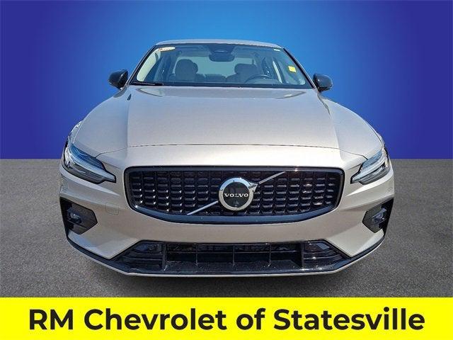 2024 Volvo S60 B5 Plus Dark Theme