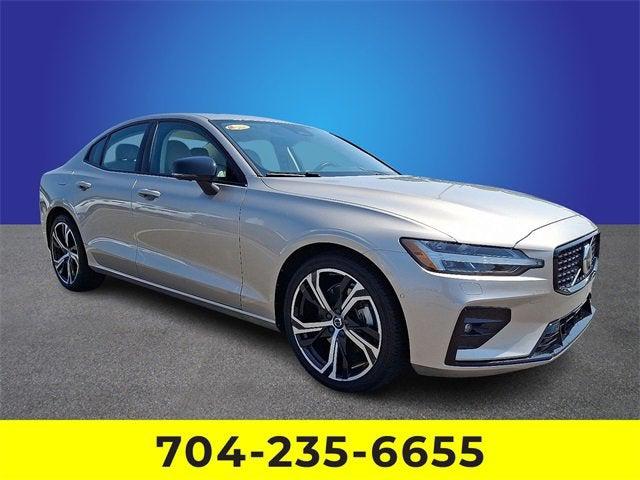 2024 Volvo S60 B5 Plus Dark Theme