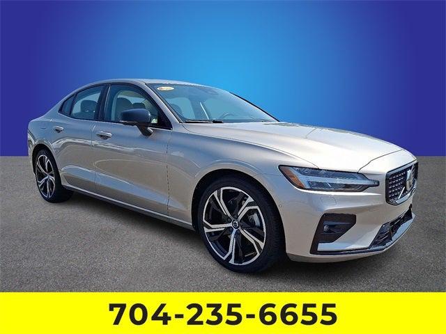 2024 Volvo S60 B5 Plus Dark Theme