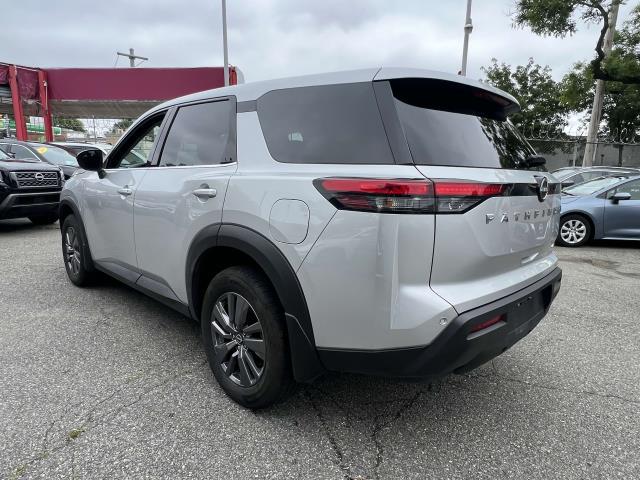 2023 Nissan Pathfinder S photo 5