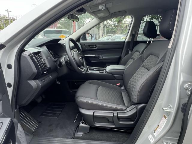 2023 Nissan Pathfinder S photo 13