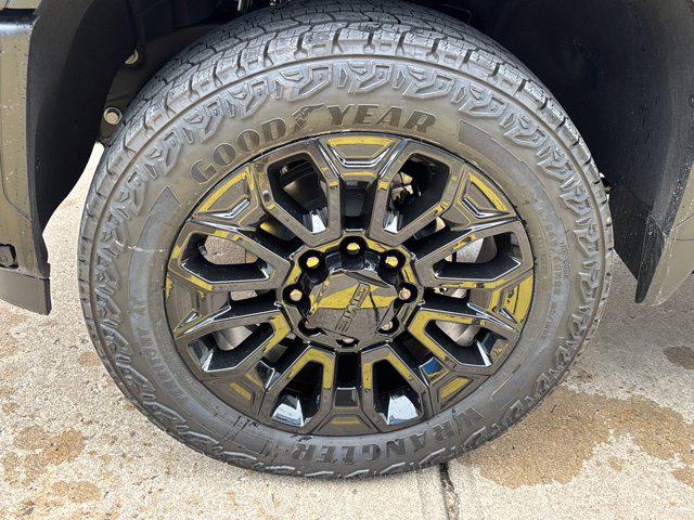 2025 GMC Sierra 2500HD 4WD Crew Cab Standard Bed Denali