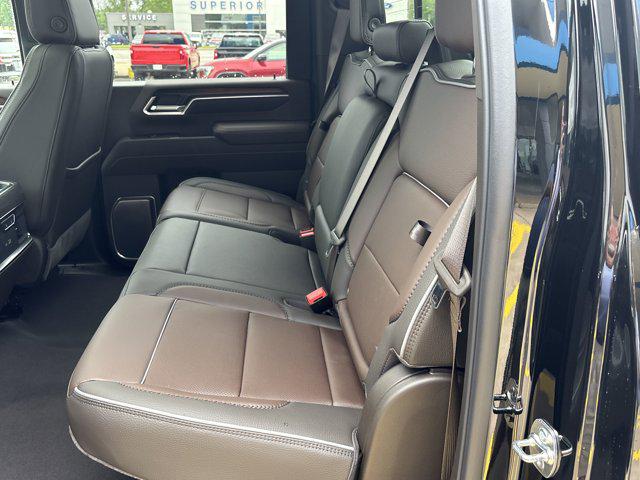 2025 GMC Sierra 2500HD 4WD Crew Cab Standard Bed Denali