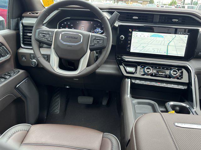 2025 GMC Sierra 2500HD 4WD Crew Cab Standard Bed Denali