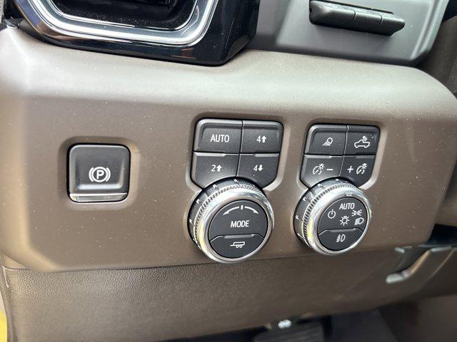 2025 GMC Sierra 2500HD 4WD Crew Cab Standard Bed Denali