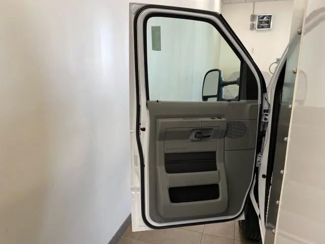 2026 Ford E-350 Cutaway E-350 SRW 138 WB