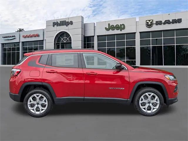 2025 Jeep Compass COMPASS LATITUDE 4X4