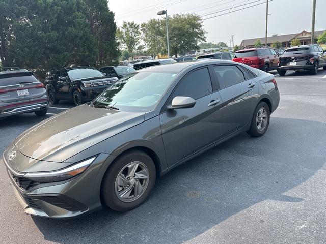 2024 Hyundai Elantra SE