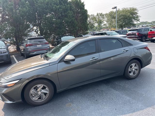 2024 Hyundai Elantra SE
