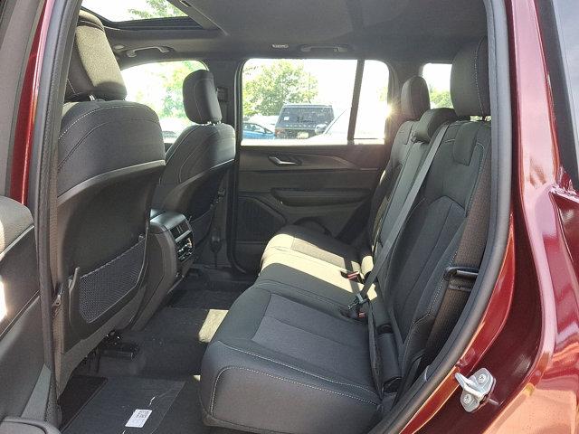 2025 Jeep Grand Cherokee Laredo X 4x4