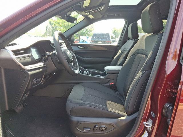 2025 Jeep Grand Cherokee Laredo X 4x4