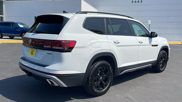 2025 Volkswagen Atlas 2.0T Peak Edition