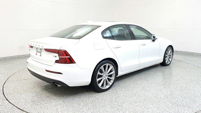 2021 Volvo S60 T6 Momentum