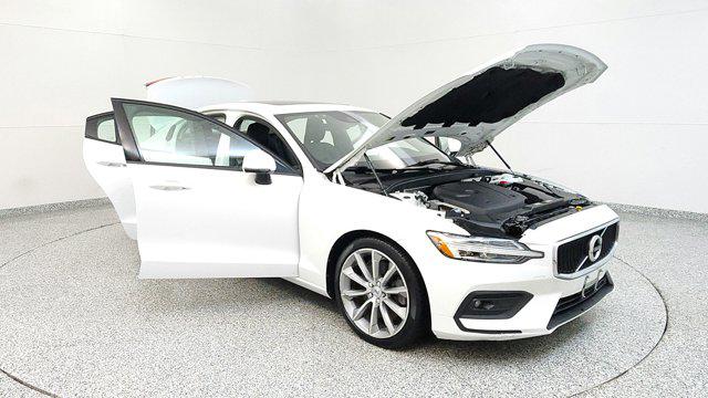 2021 Volvo S60 T6 Momentum