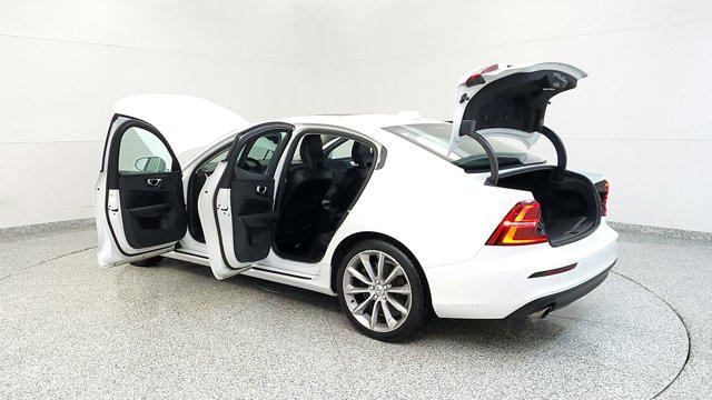 2021 Volvo S60 T6 Momentum