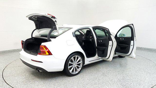 2021 Volvo S60 T6 Momentum