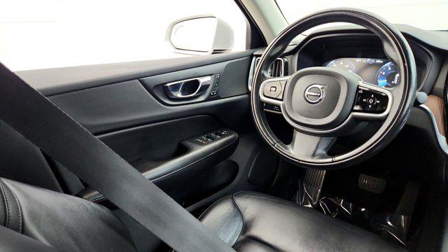 2021 Volvo S60 T6 Momentum