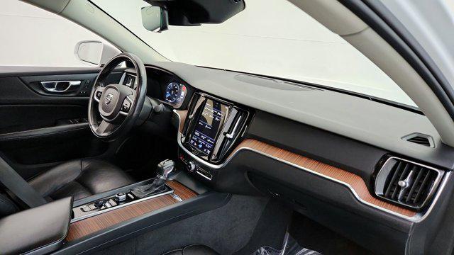 2021 Volvo S60 T6 Momentum