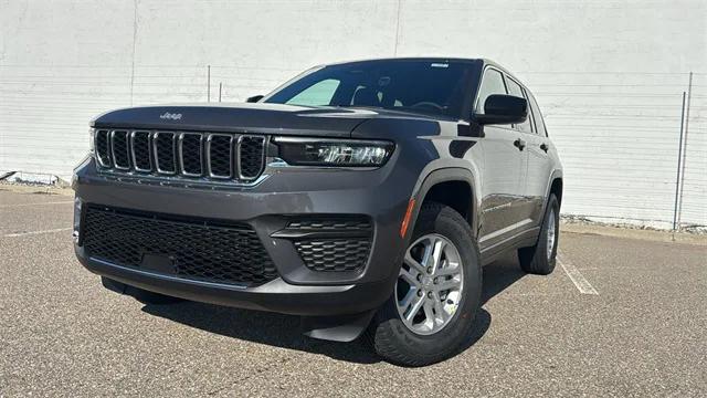 2025 Jeep Grand Cherokee GRAND CHEROKEE LAREDO 4X4 2025 Jeep Grand Cherokee GRAND CHEROKEE LAREDO 4X4