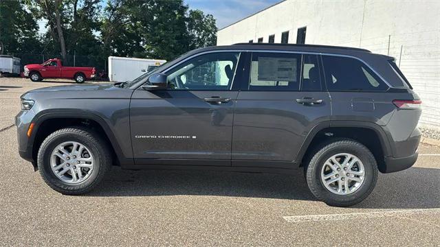 2025 Jeep Grand Cherokee GRAND CHEROKEE LAREDO 4X4 2025 Jeep Grand Cherokee GRAND CHEROKEE LAREDO 4X4