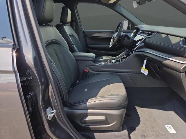 2025 Jeep Grand Cherokee Altitude X 4x4