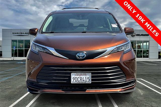 2022 Toyota Sienna LE