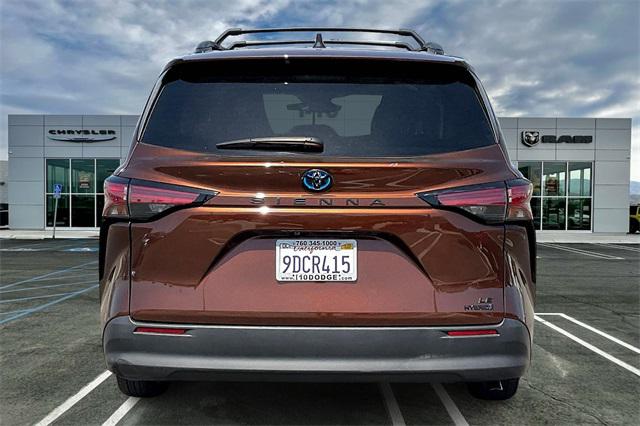 2022 Toyota Sienna LE 2022 Toyota Sienna LE