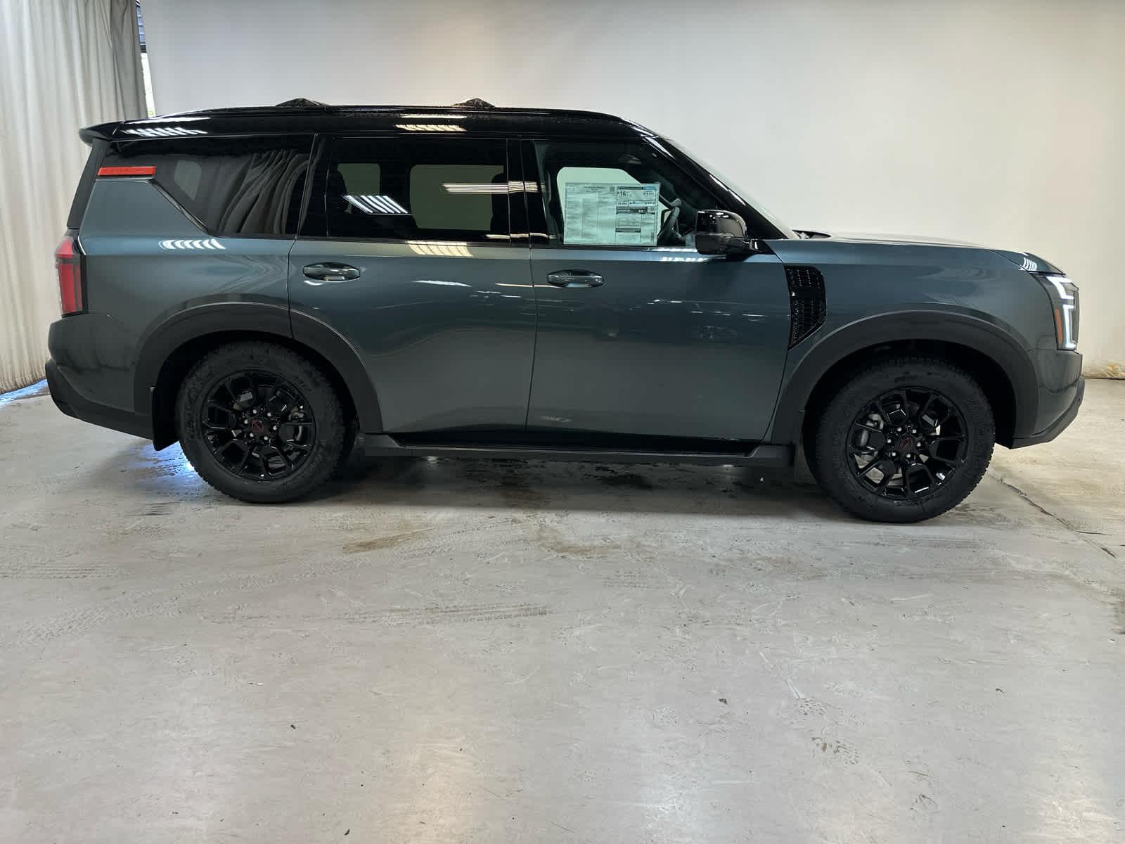 2025 Nissan Armada PRO-4X - Photo 8