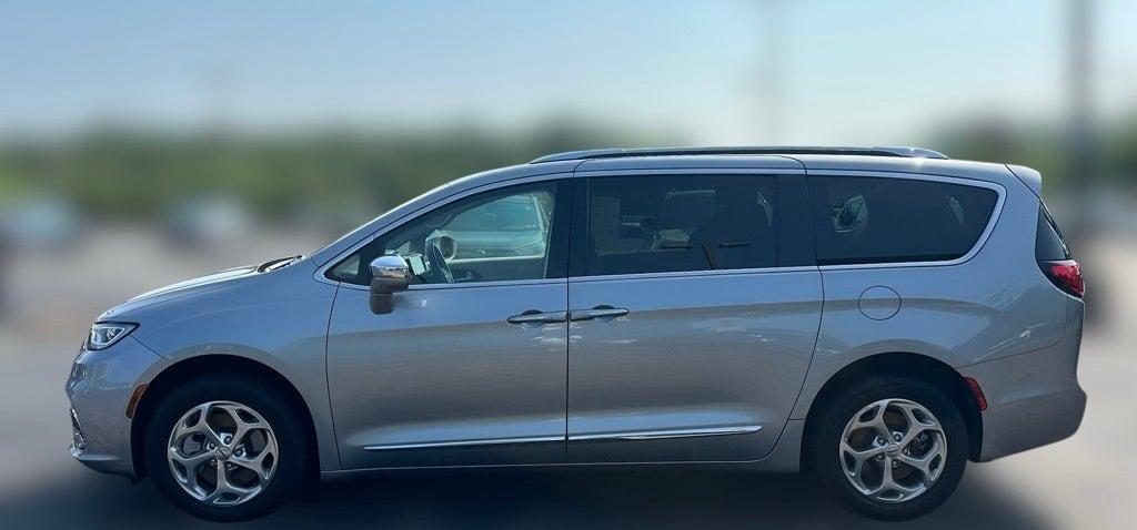 2022 Chrysler Voyager LX